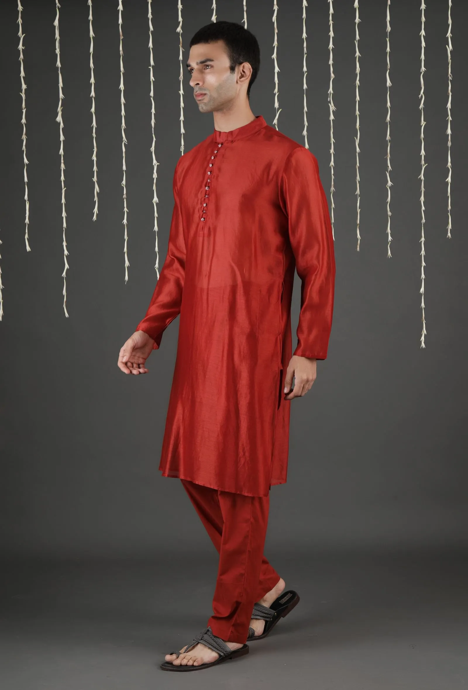 Set Of 2- Udarsh Apple Red Chanderi Kurta & Straight Pants